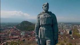 Алеша - Стоит над горою Алеша в Болгарии русский солдат