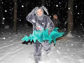 Алла Пугачева - Снег падает на всех, все падают на снег