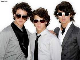 Jonas Brothers - L.A. baby  на гитаре