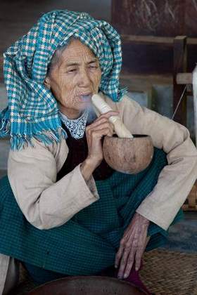 Лика Бугаева - Моя бабушка курит трубку