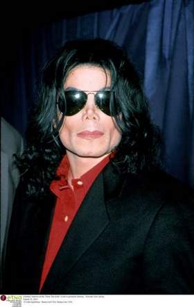 Майкл Джексон - I am a Muslim(Кто не знает, Джексон принял ислам, песня называется- Я