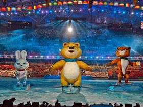 Олимпиада 2014 - Реет в вышине и зовёт олимпийский огонь золотой,  Будет земля