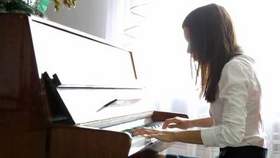 SUBWAY  сейшн - Девочка играет на рояле